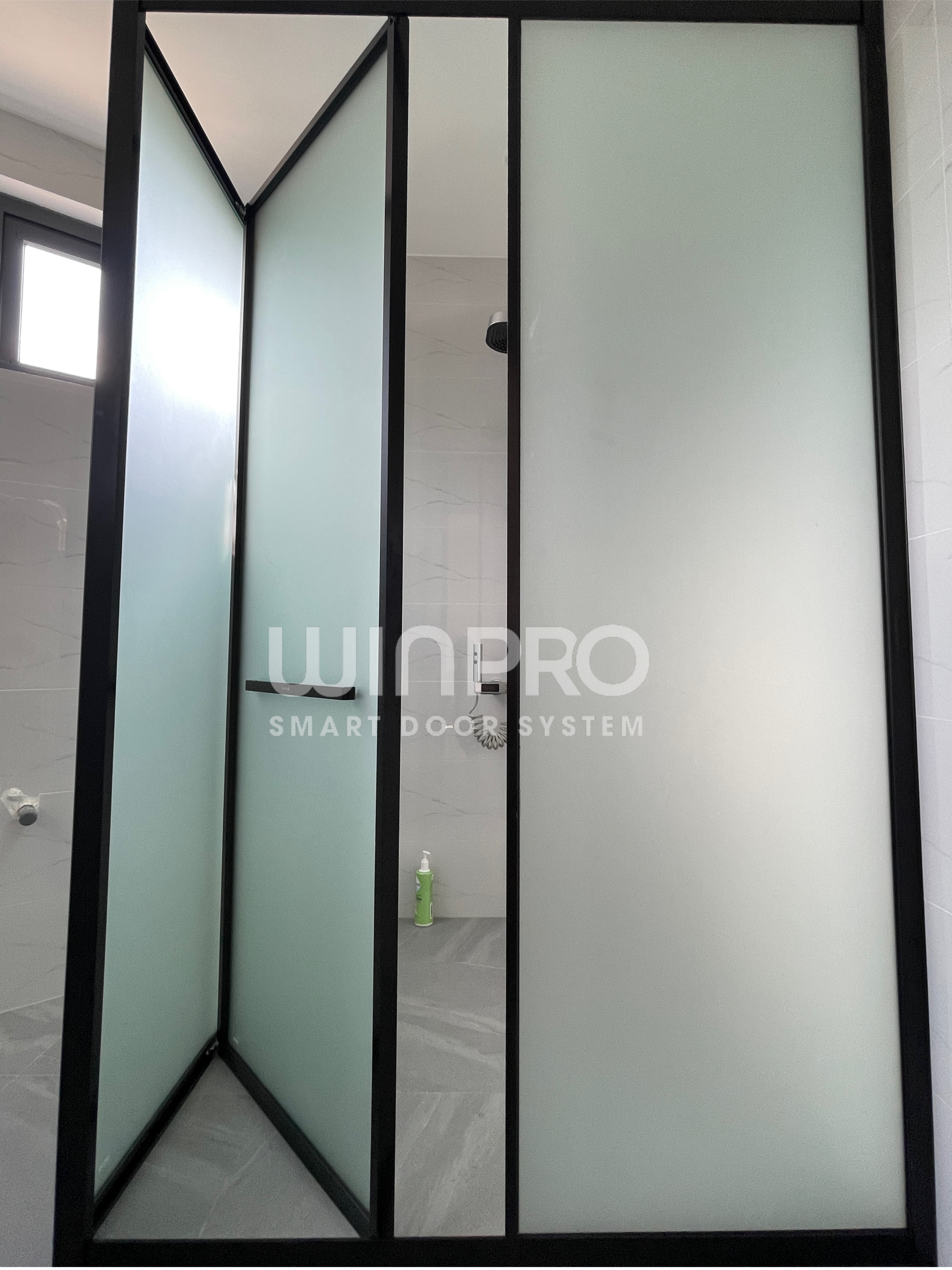 Phòng Tắm Kính Góc 90 độ cửa lùa xếp: Ưu Điểm và Công Dụng